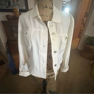 Adorable almost cropped style white denim jacket by Peck and Peck collection